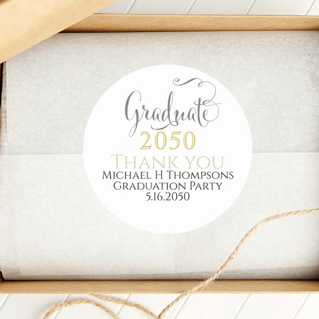 Adesivo Script Dourado Moderno Elegante da festa de format (Black and gold graduation party favor script sticker.)