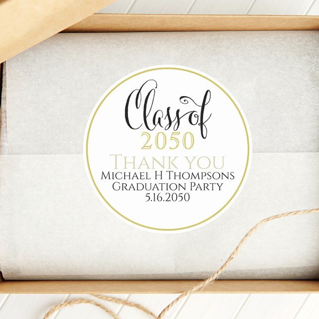 Adesivo Script Moderno Dourado Elegante da festa de format (Graduation script Class of thank you party favor sticker.)