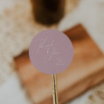 Adesivo Script Whimsical | Rosa Obrigado Favor De Casament<br><div class="desc">Apresentando nossa impressionante escrita caprichosa obrigado rosa de casamento, favor do adesivo redondo clássico perfeito para a sua simples celebração do primavera boho. Nosso elegante design inclui uma paleta de cores vibrante brilhante e pastel com um script de caligrafia quic vintage. Quer você prefira um estilo minimalista ou clássico, nosso...</div>