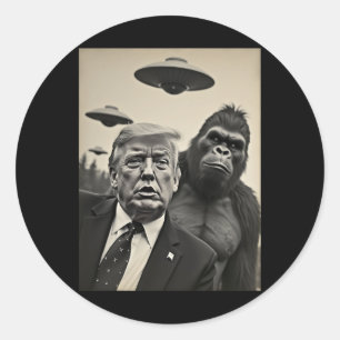 Adesivo Selfie Divertida de Trump com Pé Grande e Óvnis, A