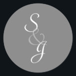 Adesivo Selo de Envelope Casado Marcado<br><div class="desc">Vinheta selada de cinza de carvão com as iniciais da noiva e do noivo. Se você quiser ver este design em outro estilo ou me enviar um e-mail colorido em orchardgreetings@gmail.com. Eu ficaria feliz em ajudá-lo.</div>