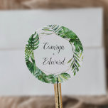 Adesivo Selvagem de Envelope Geométrico de Palm Tropical<br><div class="desc">Esta sela geométrica do envelope de casamento de palmeiras tropicais selvagens é perfeita para um casamento de praia ou destino. A design apresenta um conjunto exótico de folhas de palmeiras de banana-d'água verde, samambaias, folhagem, plantas botânicas e verde para uma sensação tropical de verão. Personalize o rótulo com os nomes...</div>