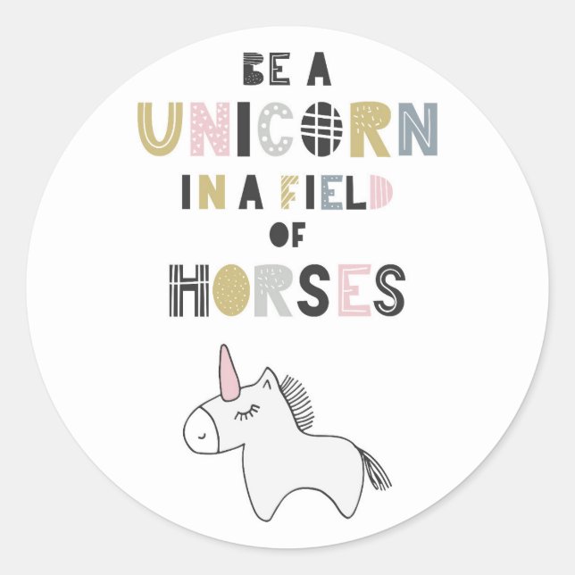 Adesivo Ser Um Unicórnio Num Campo De Cavalos (Frente)