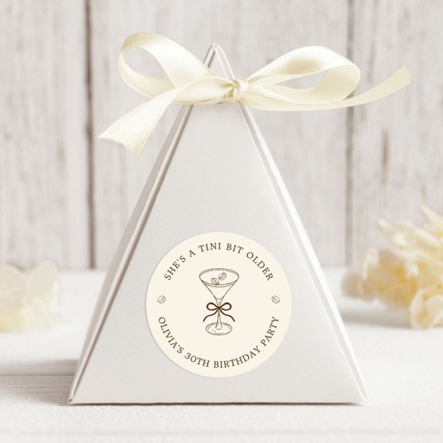 Adesivo She's A Tini Bit Older Coffee Martini Birthday (Criador carregado)