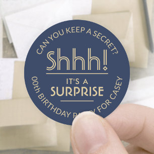 Adesivo Shhh! É um azul marinho e um ouro do aniversário