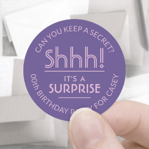 Adesivo Shhh! É um roxo da lavanda do aniversário da