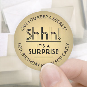 Adesivo Shhh! É uma Festa de aniversário surpresa Dourad
