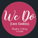 Adesivo Simples Borgonha Nós Amamos Cookies Favor De Casam<br><div class="desc">Simples Adoramos Cookies Casando Favor Tratar Vinheta Redonda Clássica</div>