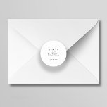 Adesivo Simples e minimalista selo elegante do envelope de<br><div class="desc">Um simples e elegante adesivo de selagem de envelope de casamento com um clássico roteiro de caligrafia na moda. Fácil de personalizar com seus detalhes! Adequado para casamentos neutros. Por favor, note que a cor de fundo pode ser alterada para corresponder ao seu esquema de cor de casamento. Se for...</div>