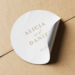 Adesivo Simples e minimalista selo elegante do envelope de<br><div class="desc">Um simples e elegante adesivo de selagem de envelope de casamento, com um clássico roteiro de caligrafia dourada falso em na moda. Fácil de personalizar com seus detalhes! Adequado para casamentos neutros. Por favor, note que a cor de fundo pode ser alterada para corresponder ao seu esquema de cor de...</div>