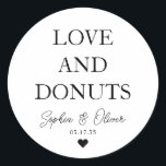Adesivo Simples ROSQUINHA Clássico de Casamento de Coração<br><div class="desc">Um Clássico Negro Obrigado Vestido de Casamento com "Amor e ROSQUINHAS" em uma fonte elegante moderna clássica. Você pode personalizá-lo facilmente com seus nomes e data de casamento.</div>