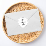 Adesivo Simply Elegant Wedding<br><div class="desc">This round wedding sticker features a minimal black and white design that adds a polished finishing touch to your wedding stationery. Perfect for sealing invitation envelopes, decorating favor bags, or adding a cohesive detail to your wedding suite, the clean monochrome style pairs beautifully with formal and black tie celebrations. Simple,...</div>