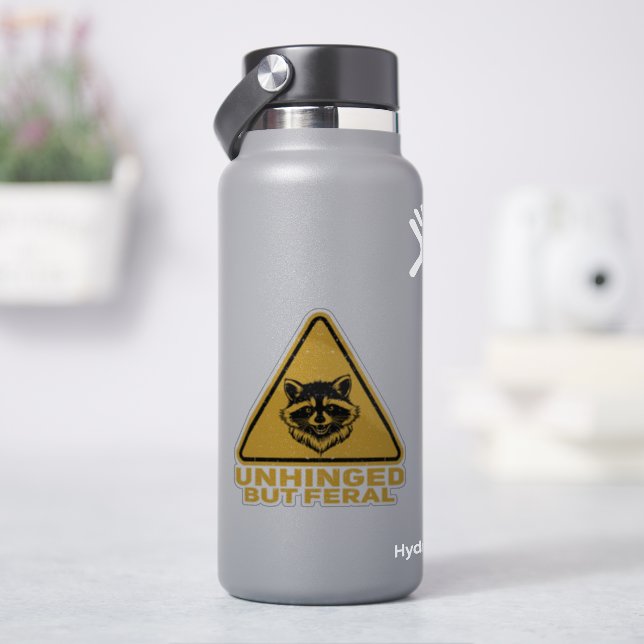 Adesivo Sinal de Aviso de Guaxinim Feroz e Descontrolado (HidroFlask)