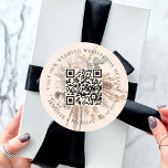 Adesivo Site de casamento Detalhes do código QR rsvp pampa<br><div class="desc">Adicione sua url para seu site de casamento. Para obter informações,  detalhes,  rsvp online. Um fundo bege,  colorido creme,  decorado com florais úmidos,  erva-pampas e verde-eucalipto.</div>