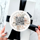 Adesivo Site de casamento Detalhes do código QR rsvp pampa<br><div class="desc">Adicione sua url para seu site de casamento. Para obter informações,  detalhes,  rsvp online. Um fundo branco decorado com florais úmidos,  grama-palha e verde-eucalipto.</div>