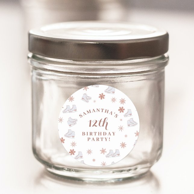 Adesivo Skates de gelo Dourado com rosa Blush Pink Sking A (Rose Gold Ice Skates Blush Pink Skating Birthday Classic Round Sticker)