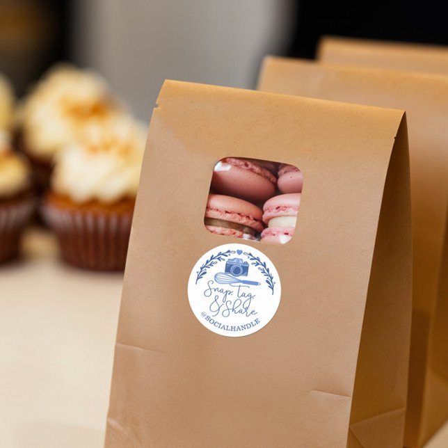 Adesivo Snap, Etiqueta, Compartilhar Câmera de Mídia Socia (Snap,Tag, Share Social Media Camera & Bakery Whisk Classic Round Sticker)