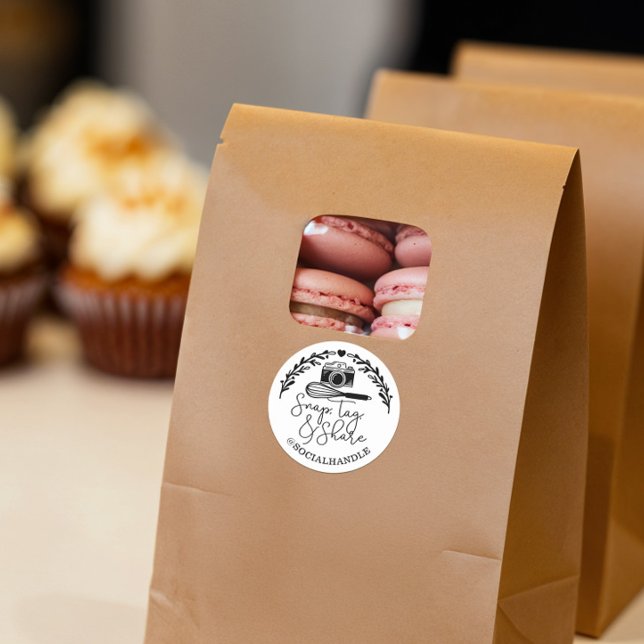 Adesivo Snap, Etiqueta, Compartilhar Câmera de Mídia Socia (Snap,Tag, Share Social Media Camera & Bakery Whisk Classic Round Sticker)