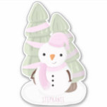 Adesivo Snowman Christmas<br><div class="desc">O Natal de Snowman Comemora o aniversário de inverno do seu filho com este bonitinho e bonitão a vestir um chapéu e lenço cor-de-rosa pastel. Este tema é ideal para o seu pequeno aniversário de inverno ou para a festa de Natal da criança. O design é completamente personalizável. Veja o...</div>