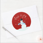 Adesivo Snowman Love n Joy Red Christmas Envelope Seal<br><div class="desc">Envelope "Amor e alegria" de Natal sela com ilustração feliz de boneco de neve. Vermelho com texto branco que curva sobre o boneco de neve que veste um lenço azul e um chapéu preto. Os adesivos vêm em dois tamanhos.</div>