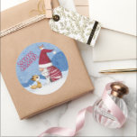 Adesivo Snowy Christmas Gnomo Fox Bird Sticker<br><div class="desc">Gnomo de Natal bonito,  conserto e pássaro em uma linda cena de inverno.</div>