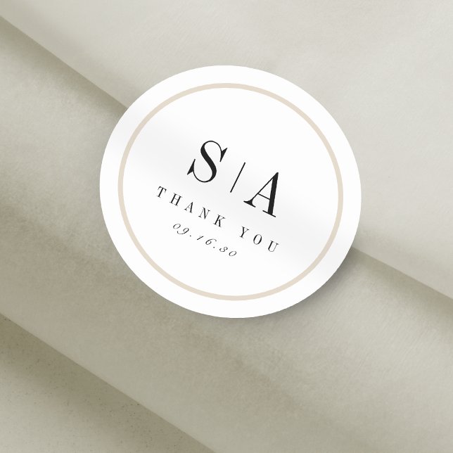 Adesivo Sofisticado monograma minimalista favor de casamen (Sophisticated monogram minimalist wedding favor classic round sticker)