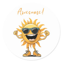 Sol maravilhoso sorridente com óculos solares