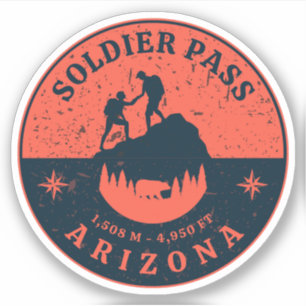 Adesivo soldado passa trilhas de hiking no Arizona