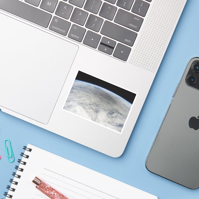 Adesivo Sombra Da Lua No Pacífico Norte. (Notebook com iPhone)