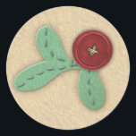 Adesivo Sprig Faux Felt & Embroidery Estilizado Holly<br><div class="desc">Criado a elogiar o cartão de feriado 'Warm Wish' Heartsense, esses adesivos adicionarão esse toque extra de encanto de homespun a qualquer um de seus cartões de natal. Feita para parecer um feltro bordado à mão com um botão de aperto, esta pequena sprig holly estilizada irá adicionar um toque feito...</div>