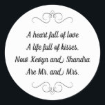 Adesivo Sr. e Sra. Wedding Kisses Poem<br><div class="desc">Este encantador colega e colega redondo apresenta um poema de querido personalizado com os nomes da noiva e do noivo. Este seria um adesivo perfeito para destacar uma caixa de favor segurando Hershey Kisses.</div>