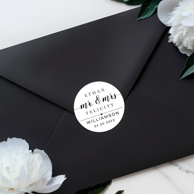 Adesivo Sr. & Sra. | Casamento Preto Mínimo de Noiva e Alm (Mr. & Mrs. | Minimal Bride & Groom Black Wedding Classic Round Sticker)
