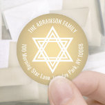 Adesivo Star of David Faux Gold Foil Return Labels<br><div class="desc">Adicione o toque perfeito de fim de feriado, convite ou cartões de agradecimentos com essas elegantes etiquetas de endereço de retorno brilhantes de folha branca e fina de folha de ouro / selos de envelope. Todo texto pode ser facilmente personalizado com nome e endereço. Design apresenta uma estrela geométrica na...</div>