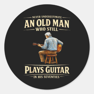 Adesivo Subestimar um velho que toca guitarra anos setenta