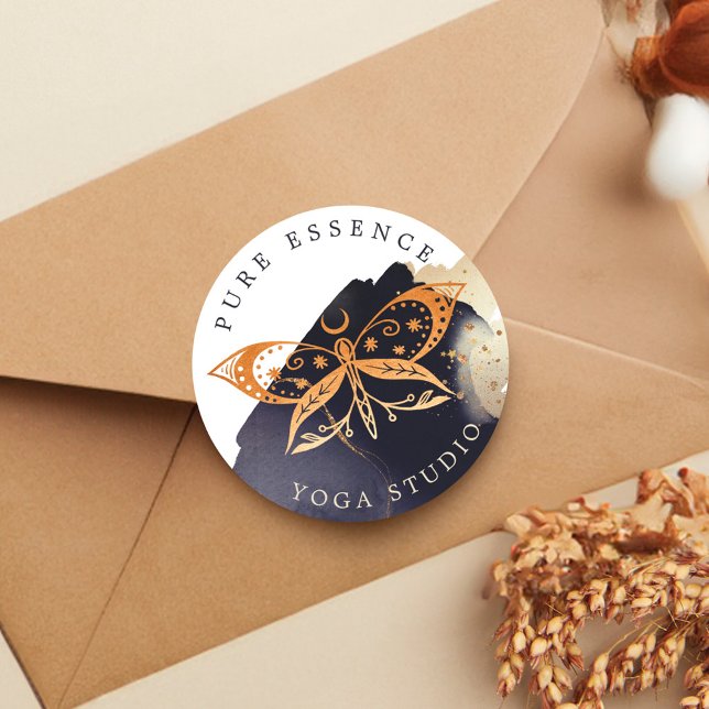 Adesivo Sun Celestial Holística e Borboleta Lua Tinta Escu (Holistic Celestial Sun & Moon Butterfly Dark Ink Classic Round Sticker)