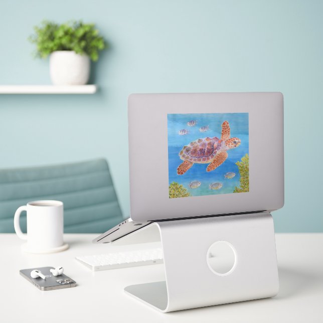 Adesivo Tartaruga Marinha Juvenil Cabeçuda (Laptop na mesa)