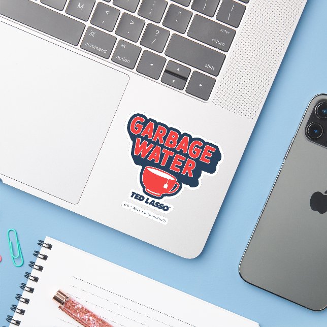 Adesivo Ted Lasso | Garbage Water Tea Graphic (Notebook com iPhone)