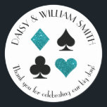 Adesivo Tema de Las Vegas Tema Texto Personalizado Folha d<br><div class="desc">Os ternos de cor falsa e os de cartas pretas são circulados por fazer de texto personalizável,  estes adesivos redondos perfeitos para todos os tipos de projetos e ocasiões. Use-os para rotular favores para convidados de casamento,  para fechar envelopes e muito mais.</div>