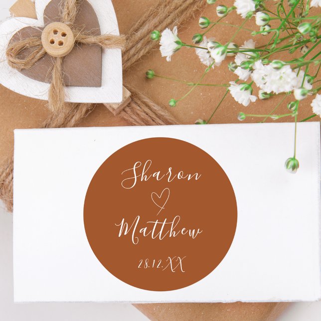 Adesivo Terracota Favor de Presente de Casamento com Letra (Elegant wedding sticker adds timeless sophistication to beautifully wrapped favors.)