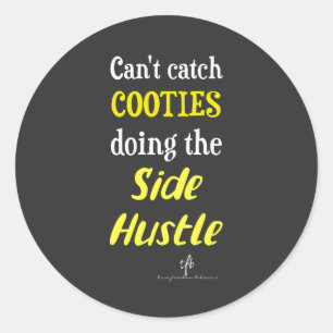 Adesivo Texto Amarelo de Cooties Laterais de Hustle