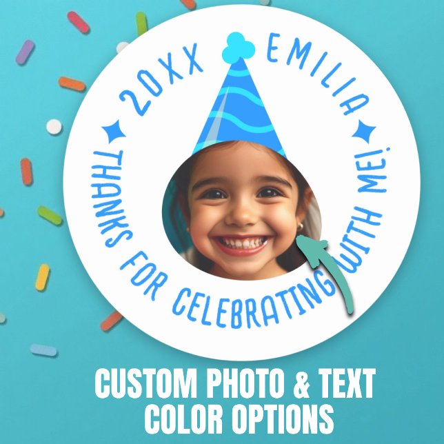 Adesivo Texto de Foto Editável Texto de Aniversário Obriga (Editable Photo Text Birthday Thanks Party Hat Classic Round Sticker.)