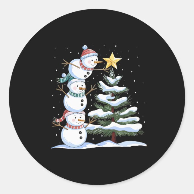 Adesivo Three Snowmen Are Arranging A Christmas Tree Cute  (Frente)