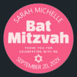 Adesivo Tipografia Legal do Bat Rosa Mitzvah Bold Tipograf<br><div class="desc">Tenha orgulho, alegria e mostre este marco do seu Bat Mitzvah favorito! Use este pop de na moda, adesivo personalizado para adicionar a seu dia especial. Diversão, ranhura, cor-de-rosa e branco modernos sans serif tipografia e Star of David sobrepõem um fundo rosa coral ousado. Personalize o texto personalizado com seu...</div>