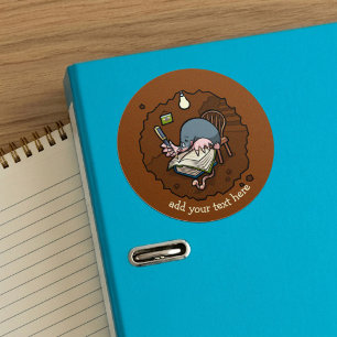 Adesivo Toupeira de desenho animado fofo estudante escreve