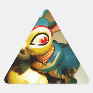 Adesivo Triangular coelhos toalha e ovo amarelo páscoa