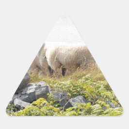 Adesivo Triangular Projetos Excêntricos - Ovelhas em um campo