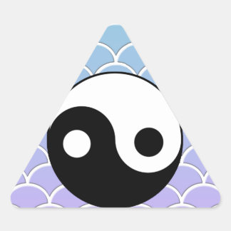Adesivo Triangular Símbolo Yin Yang no fundo das ondas