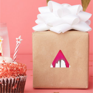 Adesivo Triangular Uma Rosa vermelha maravilhosa sob o céu branco