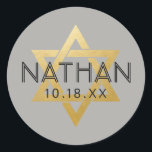 Adesivo U PICK COLOR Bat Bar Mitzvah Estrela do Nome David<br><div class="desc">Os adesivos elegantes do bar clássico mitzvah com nome personalizado, data e estrela dourada de David. Estes bar mitzvah favoritos são selos de envelopes de na moda e classe, ou em projetos de decoração de bar DIY e bat mitzvah. ・ ・ Clique em PERSONALIZAR MAIS para alterar o plano de...</div>