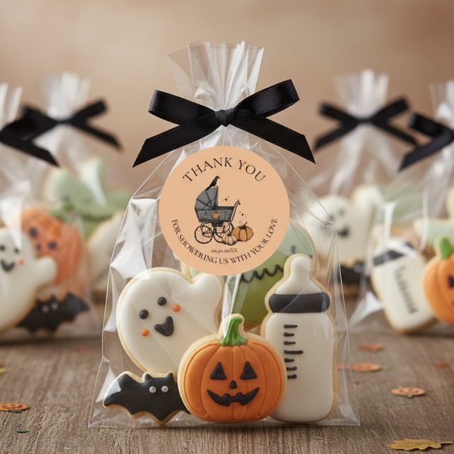 Adesivo Um Bebê está criando Chá de fraldas de outono Obri (Gender Neutral Gothic Halloween Baby Shower Favor Stickers. Cute Spooky Baby Carriage Fall Pumpkin)
